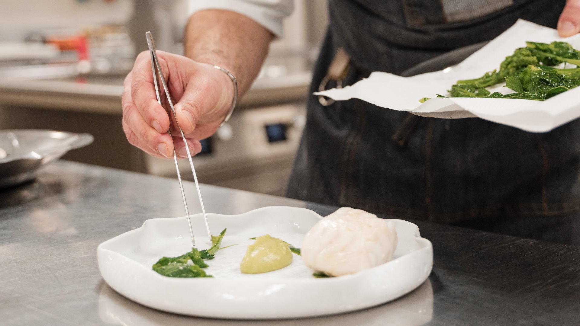 Kontrasto Restaurant „Stil und Eleganz bei Tisch“ Kontrasto Restaurant „Stil und Eleganz bei Tisch“