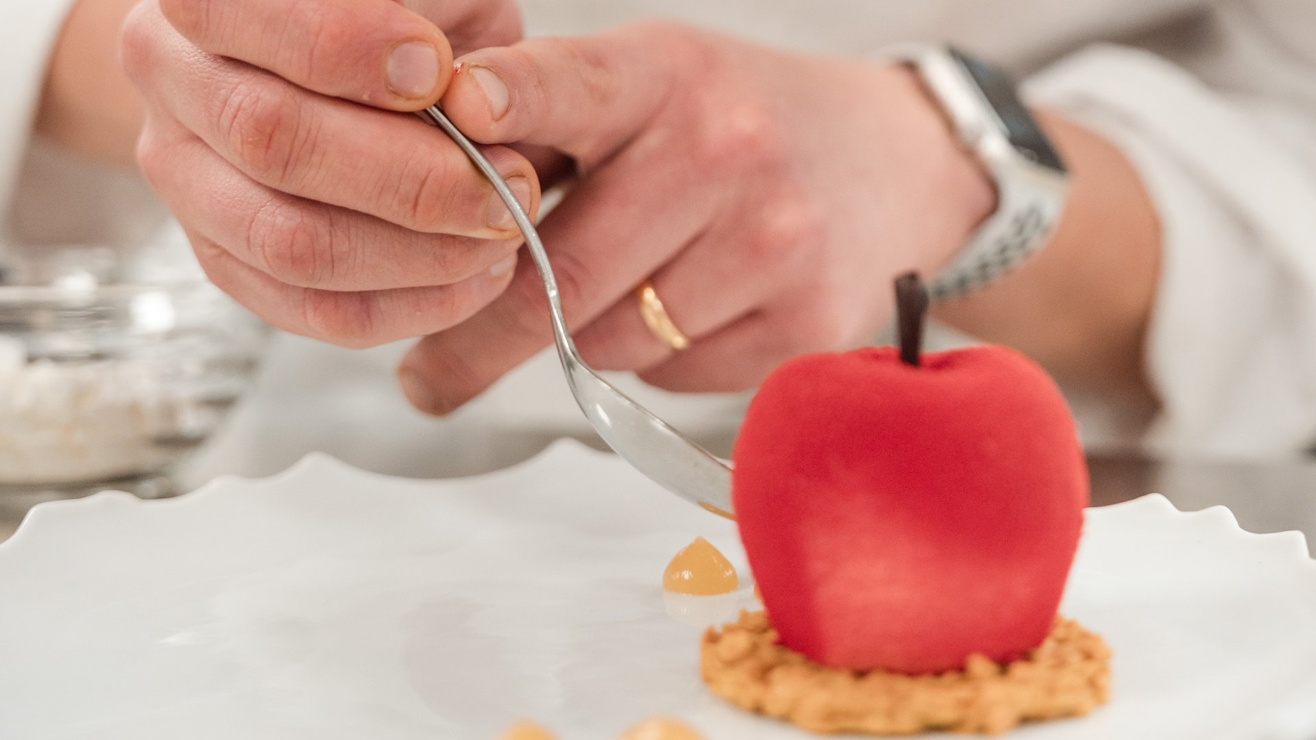 Kontrasto Restaurant „Stil und Eleganz bei Tisch“ Kontrasto Restaurant „Stil und Eleganz bei Tisch“