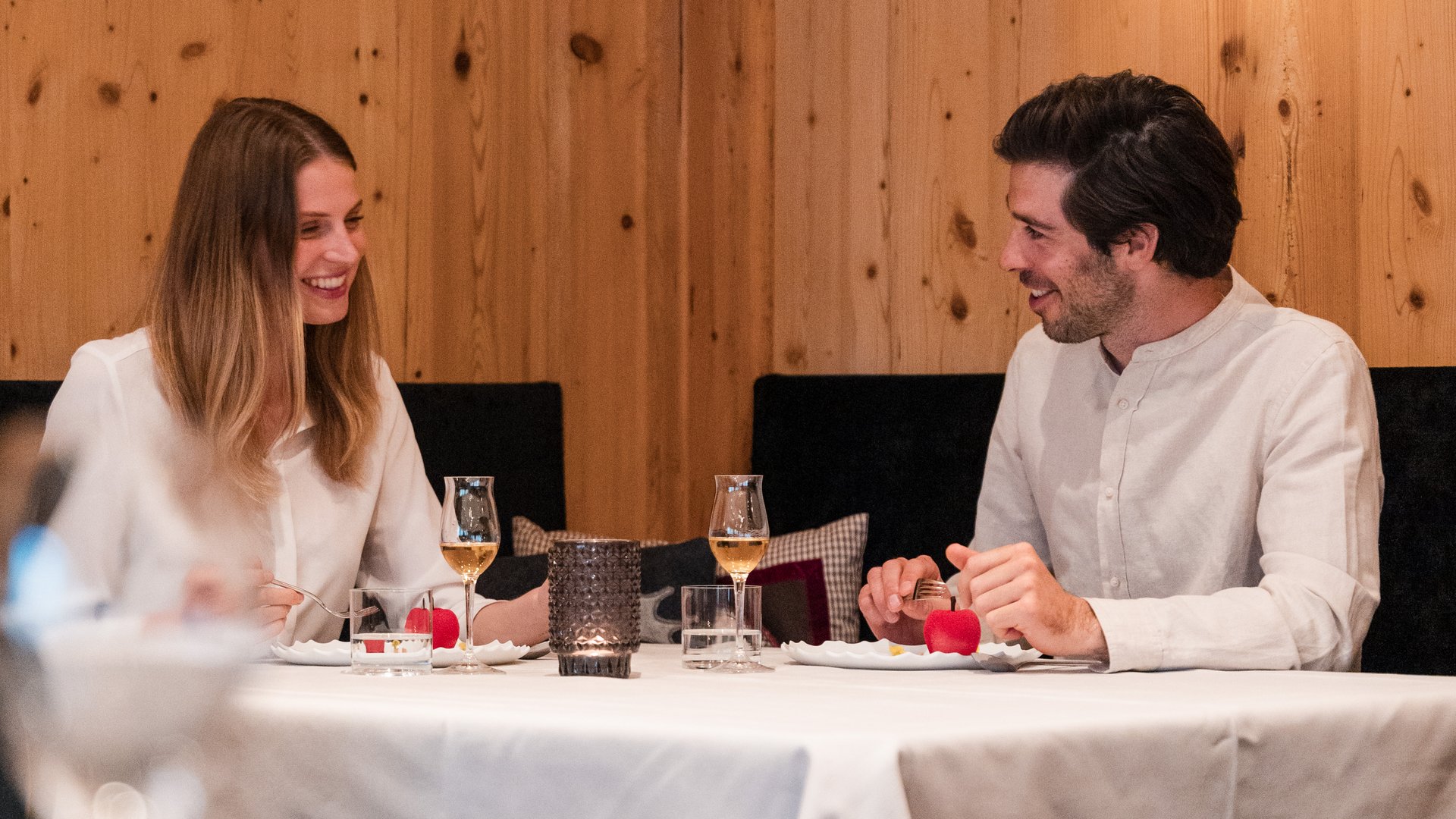 Kontrasto Restaurant „Stil und Eleganz bei Tisch“